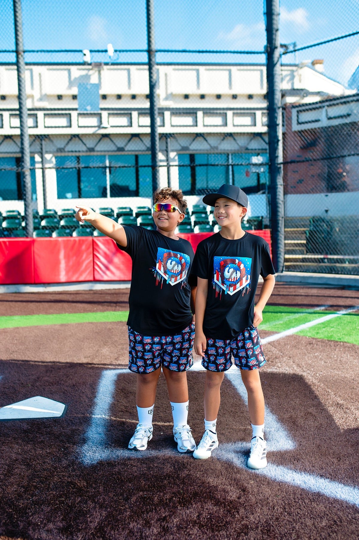 RED, WHITE, & DRIP GRAPHIC TEE SHIRT - Mav Wear